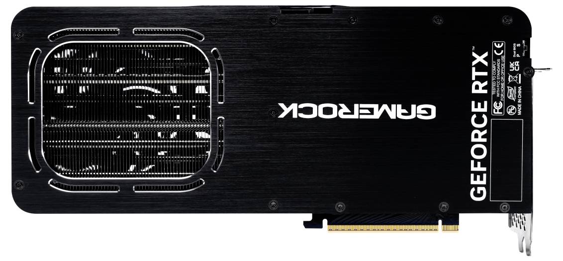 Eine Grafikkarte mit der Aufschrift 'GAMEROCK GEFORCE RTX', zeigt die Rückseite mit Lüftungsschlitzen und Anschlussdetails.
