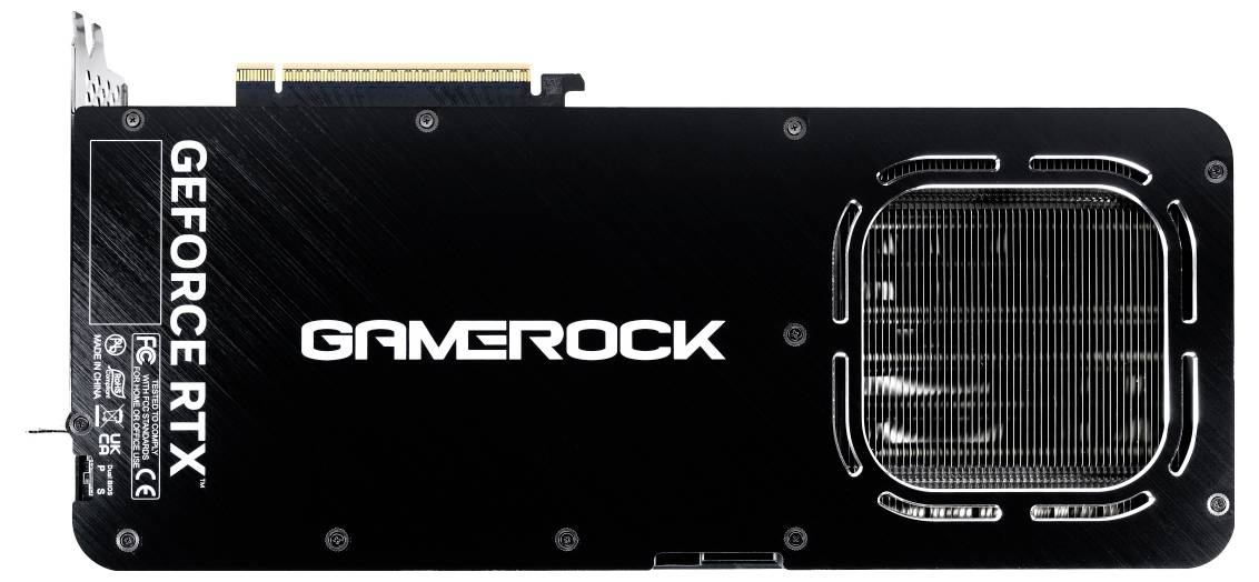 Grafikkarte mit Aufschrift 'GAMEROCK' und 'GEFORCE RTX' auf der Rückseite, silberne Kühlrippen, schwarzes Gehäuse.