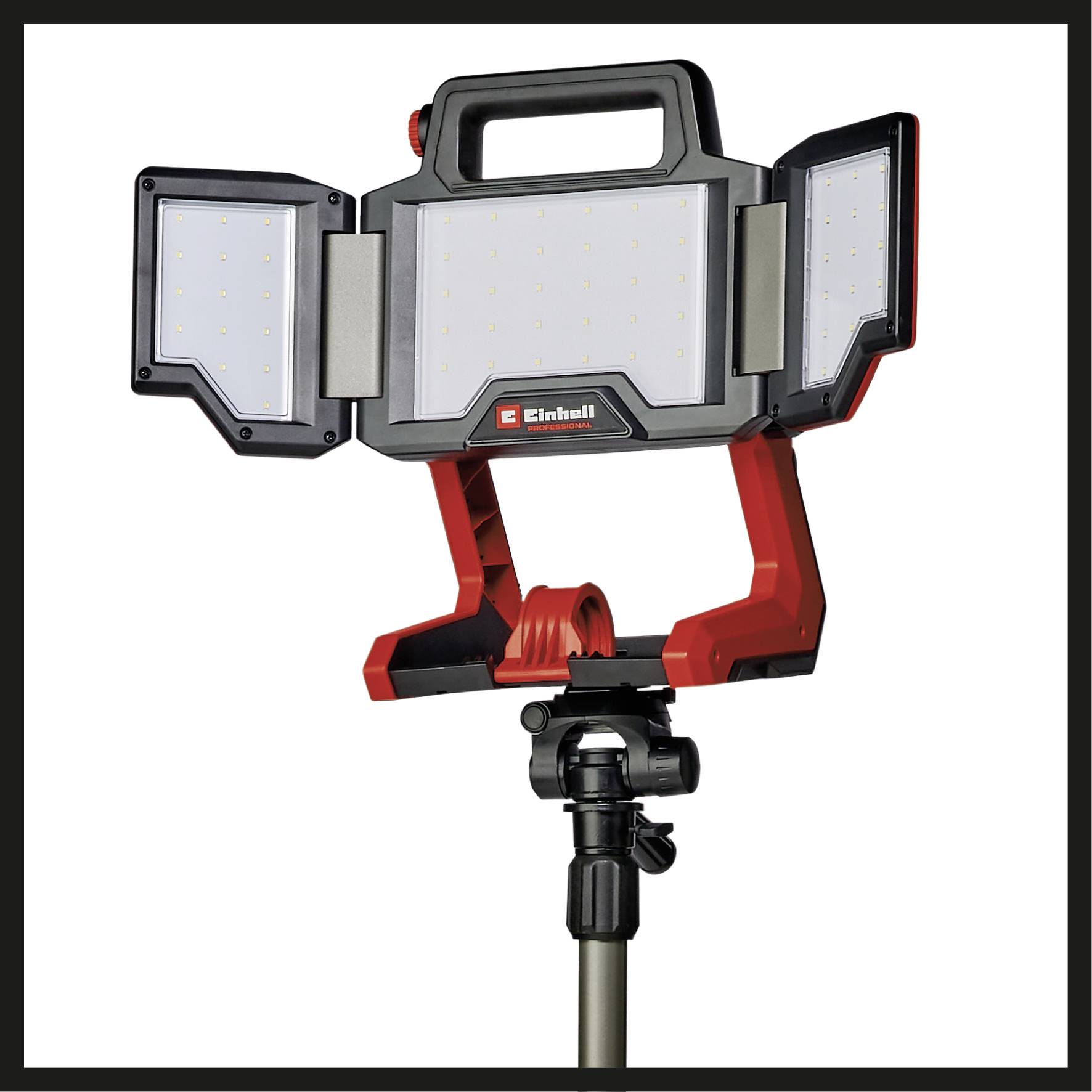 'Einhell' LED-Arbeitsleuchte mit verstellbaren Seitenflügeln auf einem Stativ, geeignet für flexible Beleuchtung in Werkstätten oder auf Baustellen.