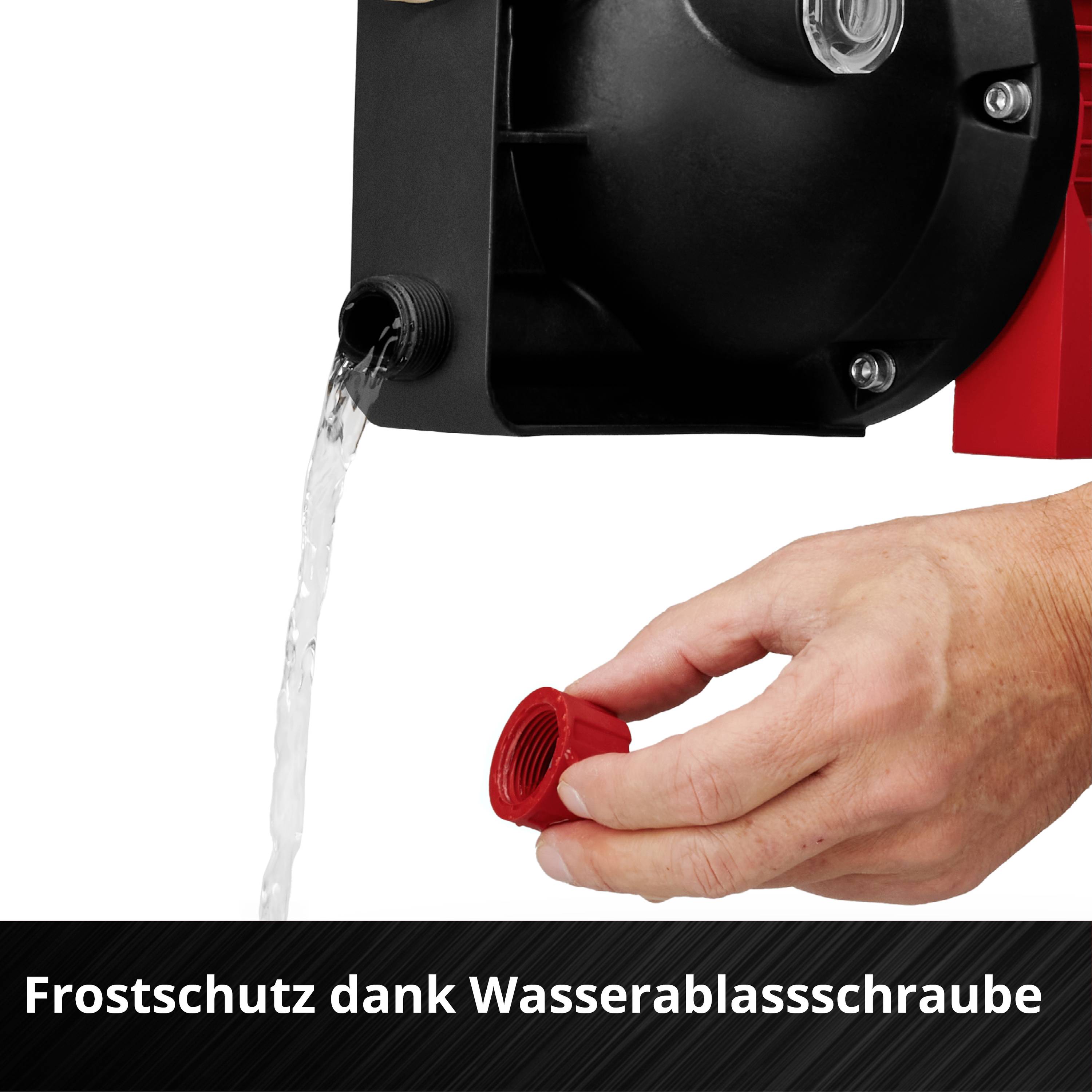 Ein Wasserhahn mit roter Ablassschraube, aus dem Wasser fließt. Text im Bild: 'Frostschutz dank Wasserablassschraube'.