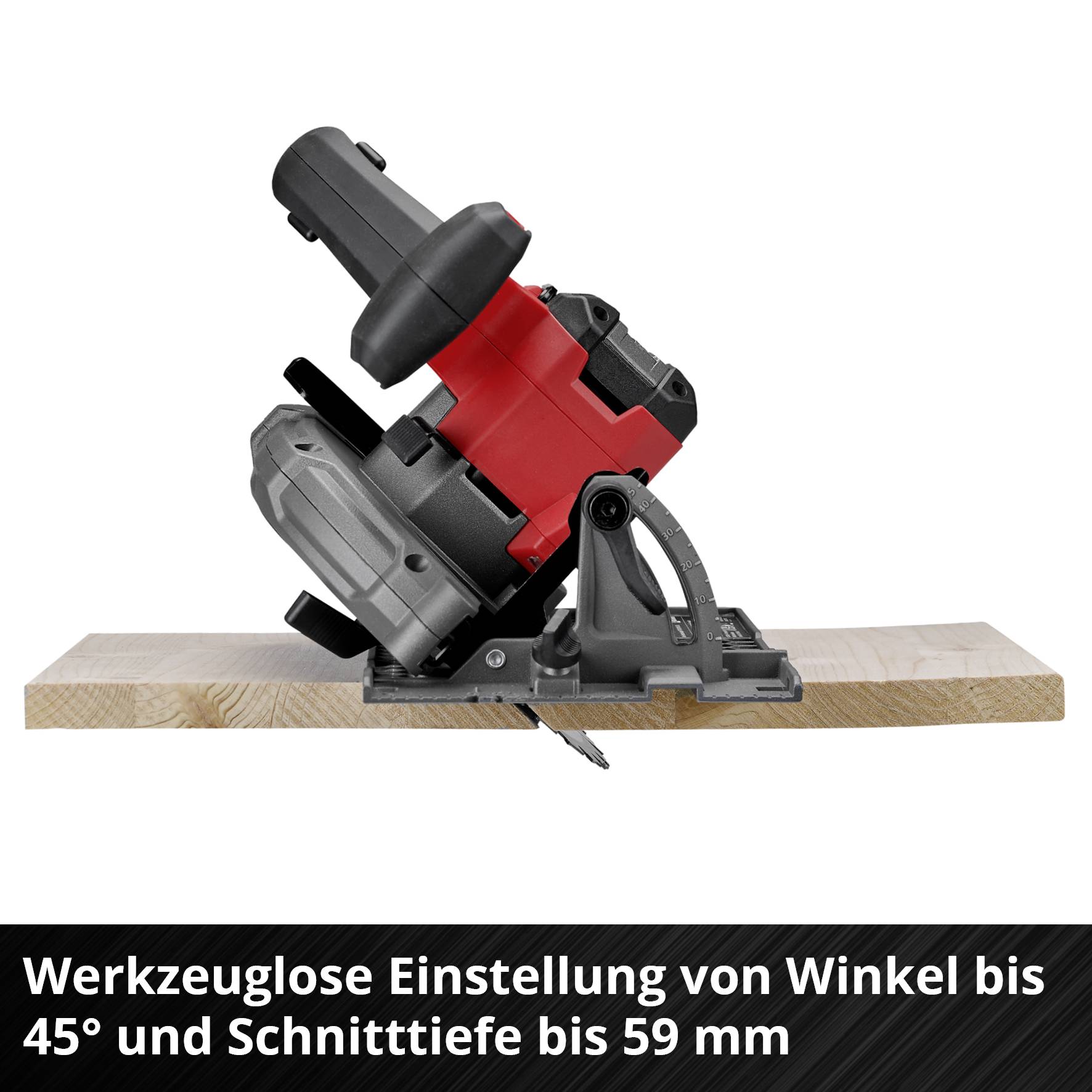 'Akkuschneider, eingestellt auf 45-Grad-Winkel, durchschneidet ein Holzbrett. Text: Werkzuglose Einstellung von Winkel bis 45° und Schnitttiefe bis 59 mm.'