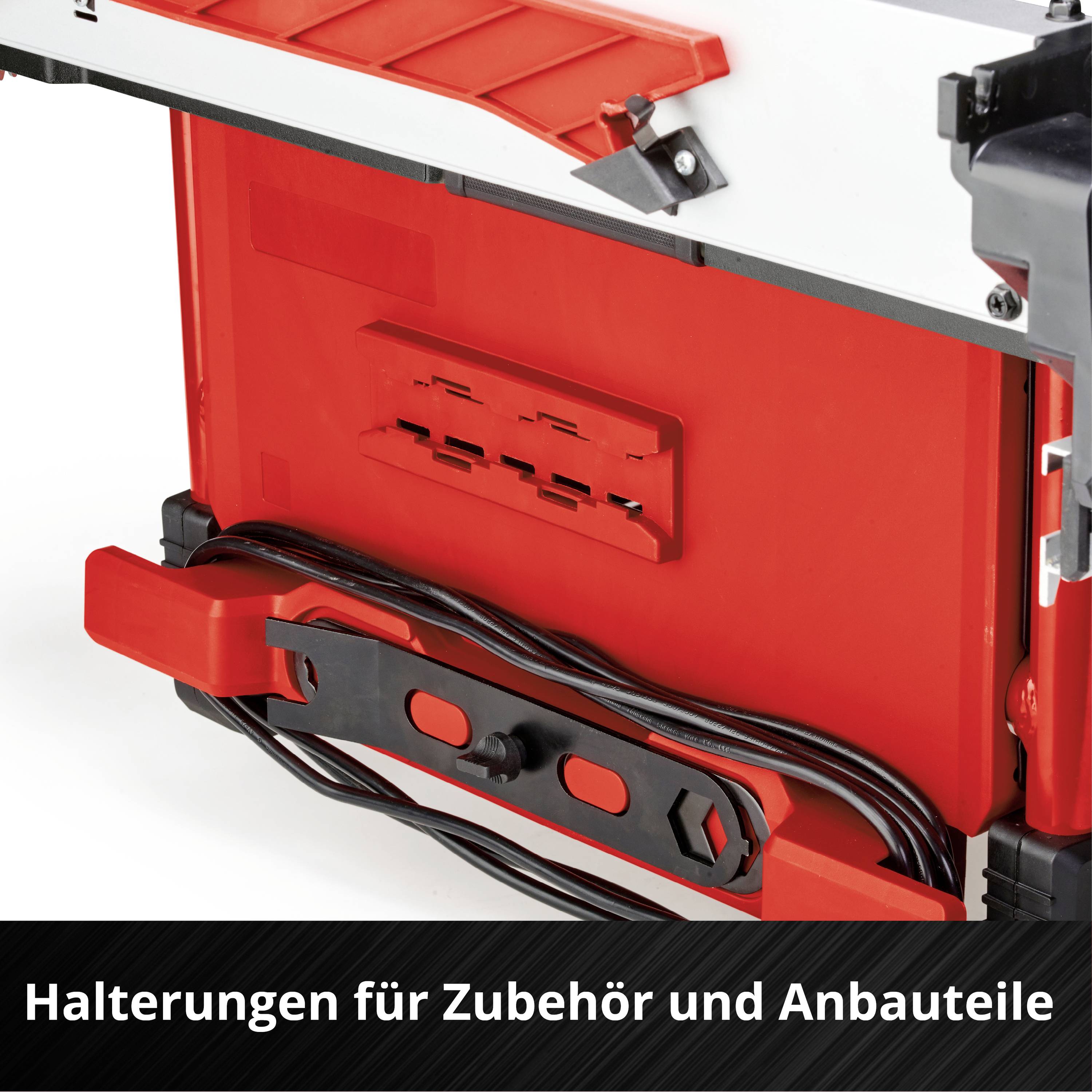 Roter Kasten mit Halterungen für Zubehör und Anbauteile; schwarze Kabel verlaufen entlang der Kanten.