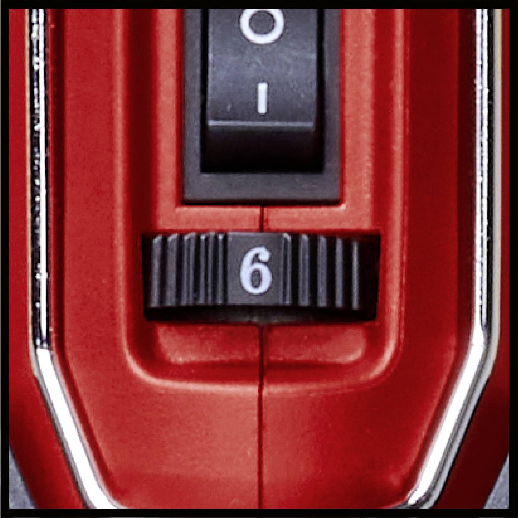 Ein rotes Gerät mit einem schwarzen Schalter auf der Oberseite und einem nummerierten Drehrad, das auf '6' eingestellt ist.