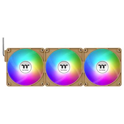Drei mit RGB-LEDs beleuchtete Thermaltake-Lüfter in Braun, die aneinander montiert sind, mit einem kleinen schwarzen Kabel links.