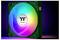 Ein beleuchteter Computerlüfter mit RGB-Farben in einem dunklen Raum. Das Thermaltake-Logo ist in der Mitte sichtbar.