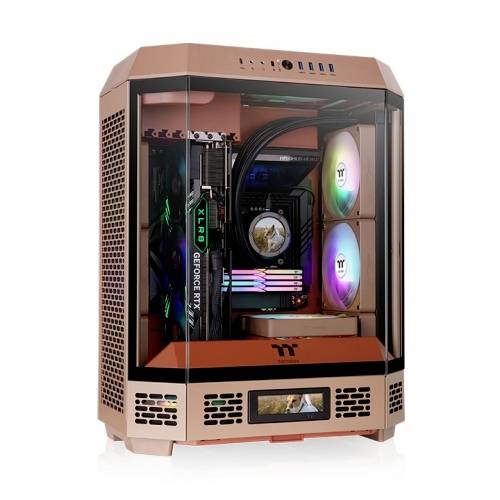 Ein Gaming-PC mit transparentem Gehäuse zeigt beleuchtete Lüfter, Wasserkühlung und eine 'GeForce RTX'-Grafikkarte.
