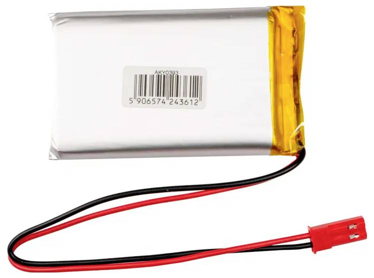Rechteckige Lithium-Polymer-Batterie mit zwei Kabeln und einem roten Stecker. Auf einem weißen Label ist ein Barcode zu sehen.
