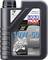 Ein schwarzer 1-Liter-Motorölbehälter von LIQUI MOLY, Typ: 10W-50 STREET, für Motorräder. Enthält Icons und Texte in Blau und Weiß.