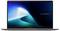 Ein ASUS-Laptop mit geöffneter Ansicht, zeigt den Startbildschirm mit dem Schriftzug 'ASUS ExpertBook' auf einem blauen Hintergrund.