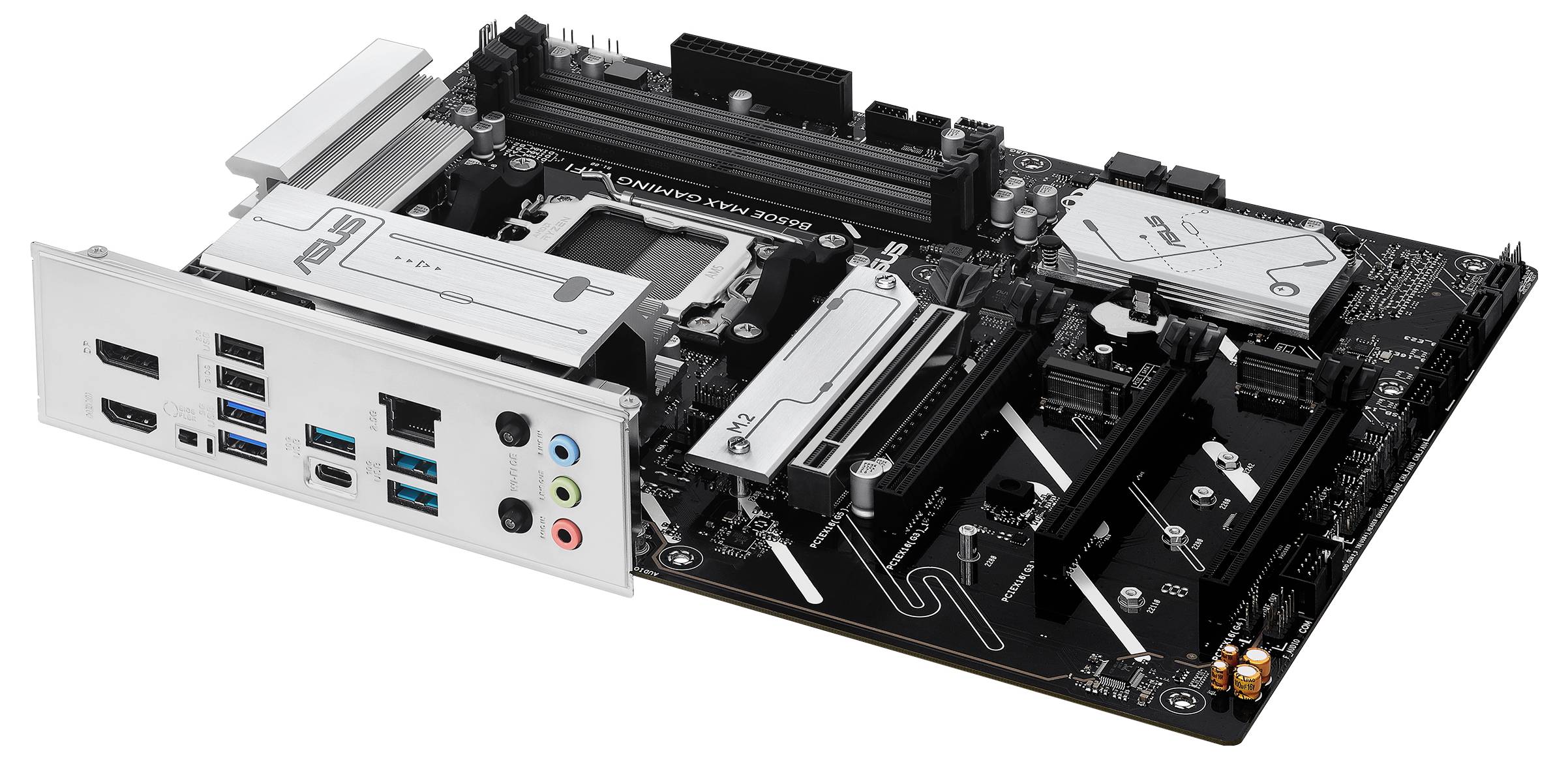 Ein schwarzes Computer-Motherboard mit verschiedenen Anschlüssen, darunter USB-Ports, Audiobuchsen und PCIe-Steckplätze, liegt auf einer weißen Unterlage.