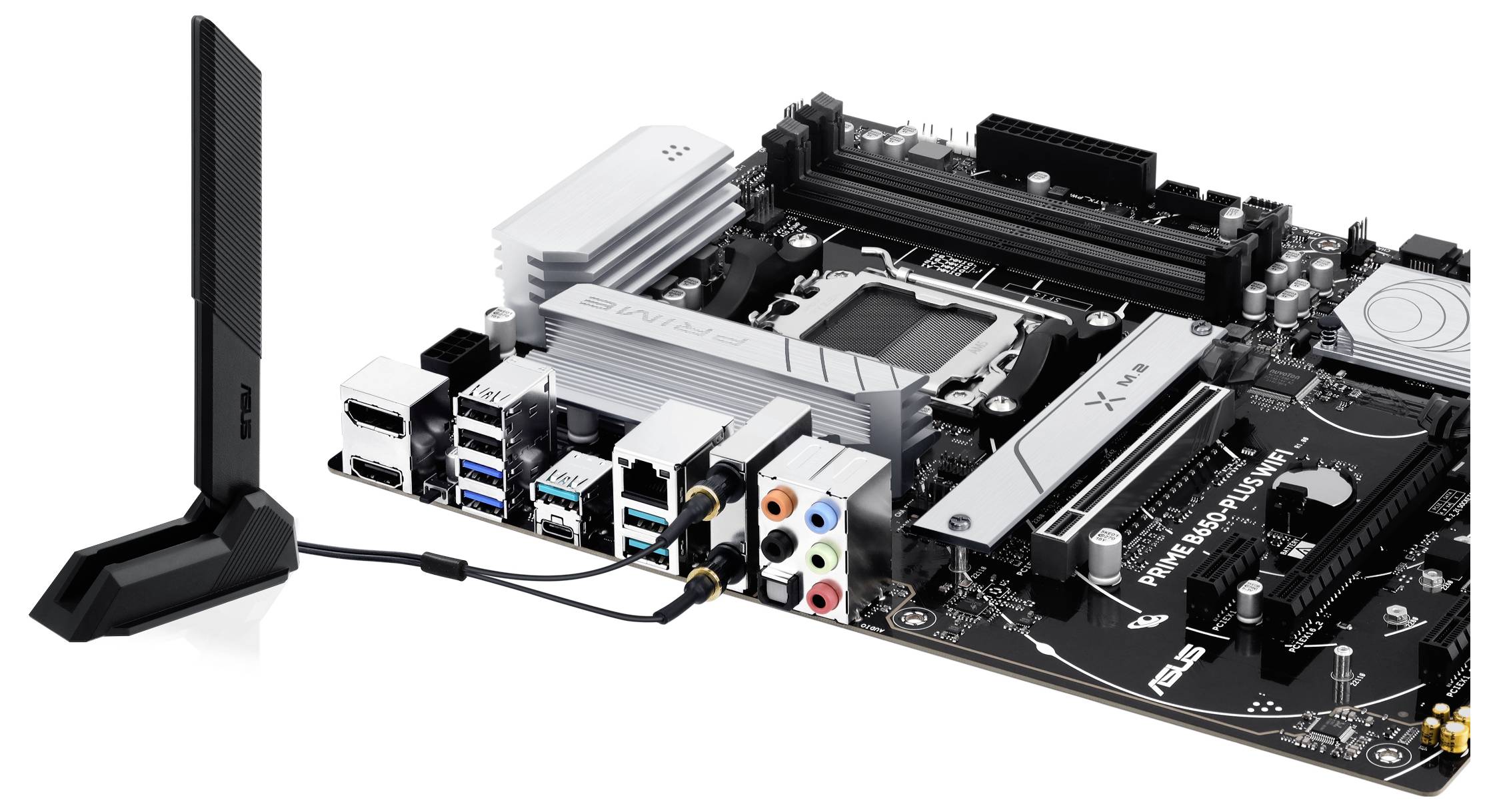 Motherboard mit mehreren USB-Ports, Audioanschlüssen und einer externen Antenne; technische Hardware für Computerverbindung.