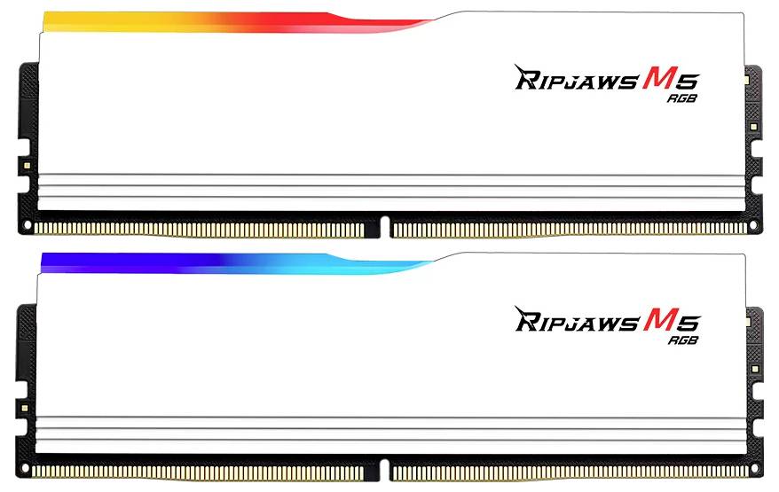 Zwei RAM-Module der Marke 'Ripjaws' mit RGB-Beleuchtung, eines mit rotem und das andere mit blauem Farbverlauf, auf weißem Hintergrund.