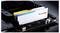 Ein Computer-Motherboard mit eingebauten RAM-Modulen. Die RAM-Module sind bunt beleuchtet und zeigen 'Ripjaws M5'.