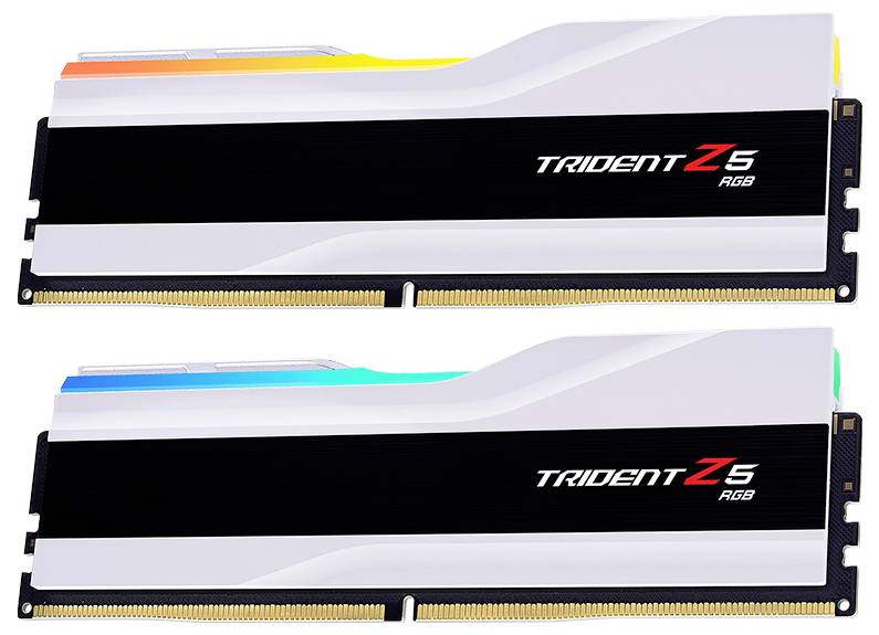Zwei RAM-Module mit weiß-schwarzer Abdeckung und RGB-Beleuchtung. Markierung 'Trident Z5 RGB'. Verwendet in Computern zur Speicherung.