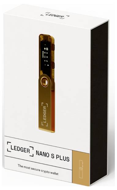 Verpackung einer Krypto-Hardware-Wallet 'Ledger Nano S Plus' in Goldfarbe. Der Text 'The most secure crypto wallet' ist aufgedruckt.
