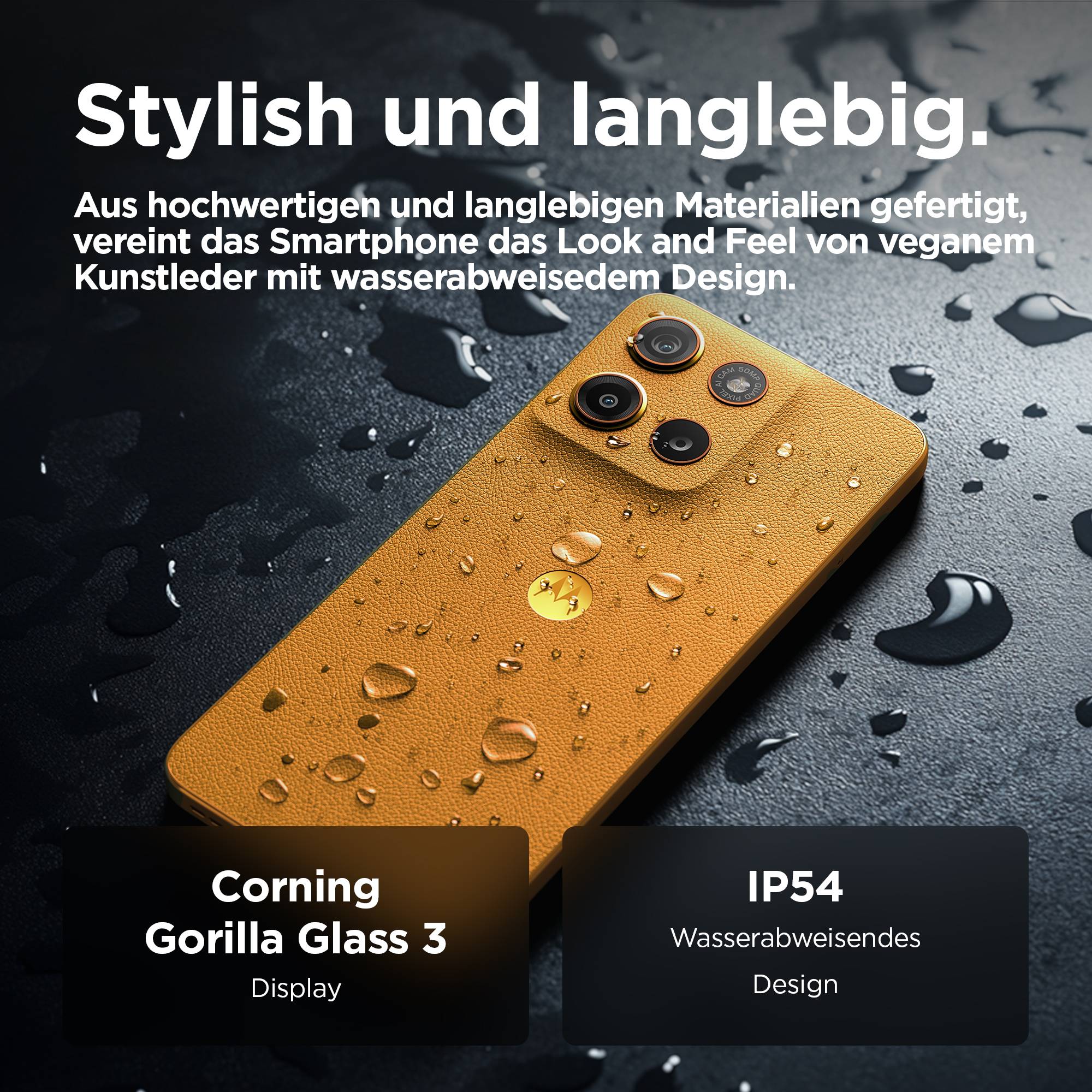Ein gelbliches Smartphone mit drei Kameralinsen, auf nasser Oberfläche liegend. Text betont robuste Materialien, wasserfestes Design.