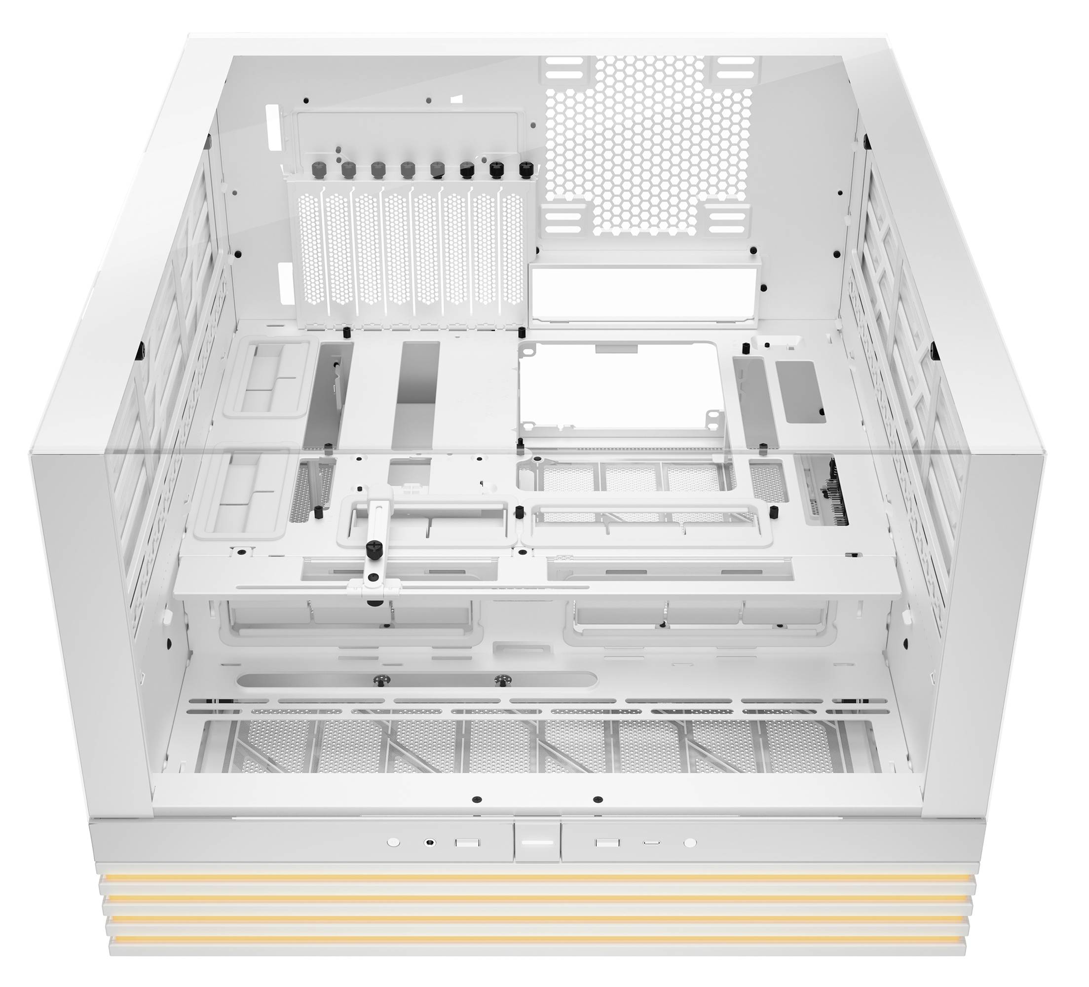 Ein weißes, offenes Computergehäuse mit mehreren Schlitzen für Lüfter und Erweiterungskarten, sichtbar von oben.