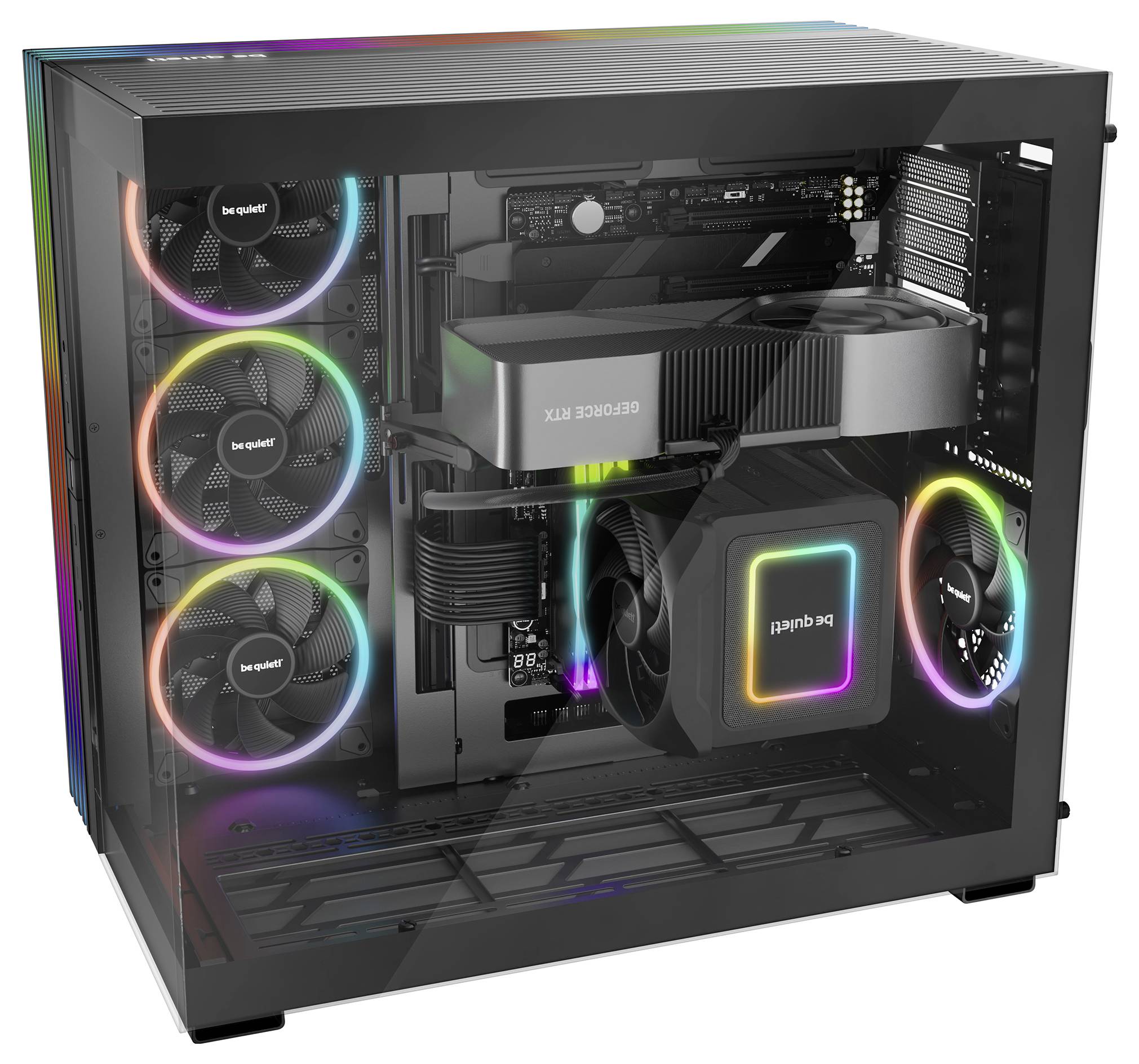 Ein PC-Gehäuse mit transparentem Seitenteil zeigt RGB-beleuchtete Lüfter und interne Komponenten wie Grafikkarte und Kühler.