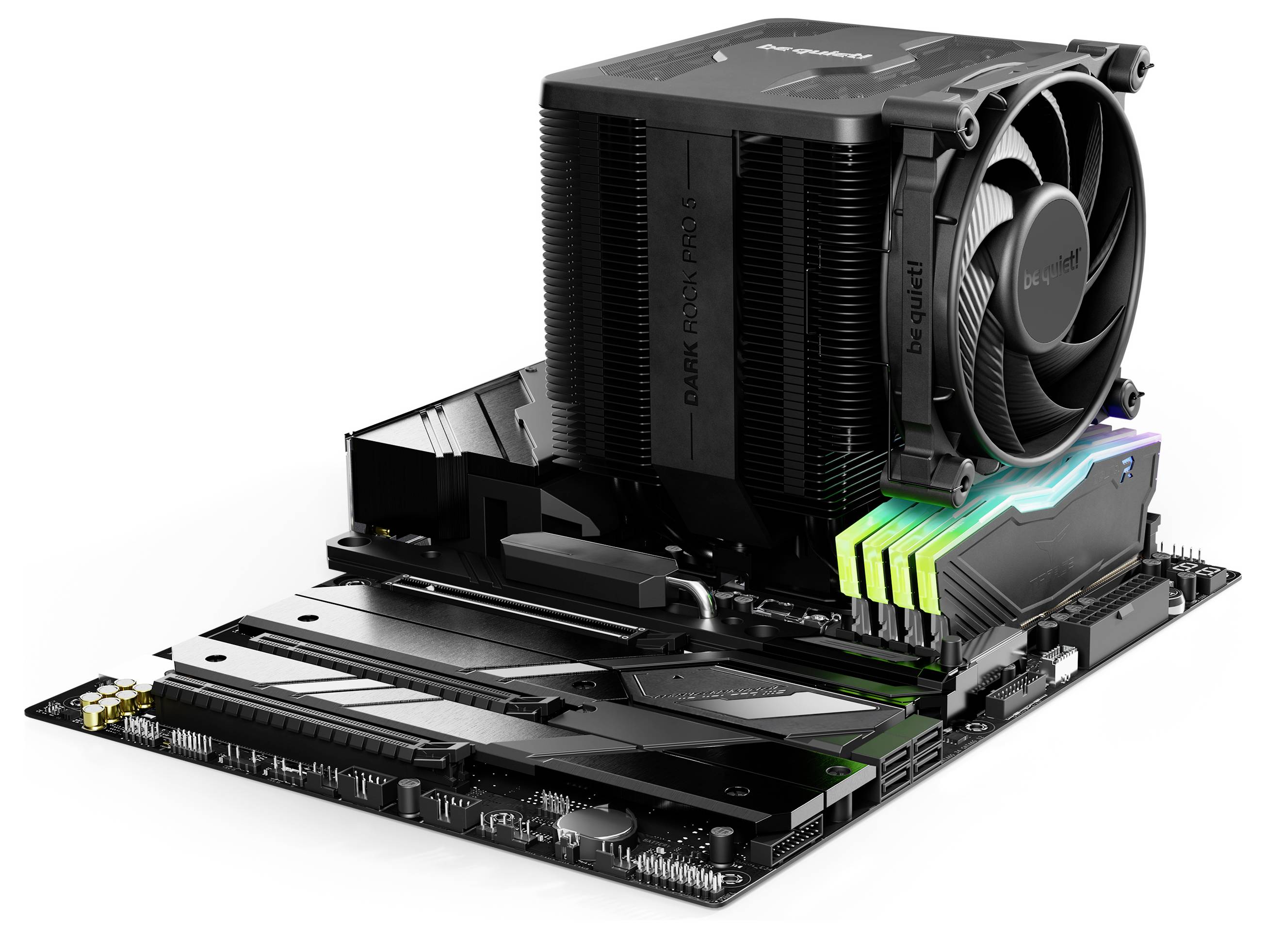 Ein Computer-Mainboard mit einem großen CPU-Kühler und beleuchtetem RAM.