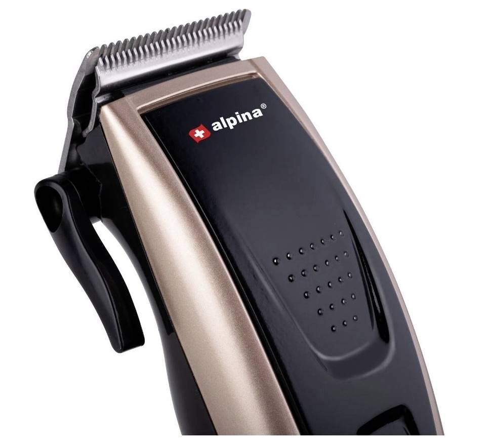Elektrischer Haarschneider mit schwarzem und bronzefarbenem Design, seitlich griffbereit. Markenlogo 'alpina' sichtbar oben.