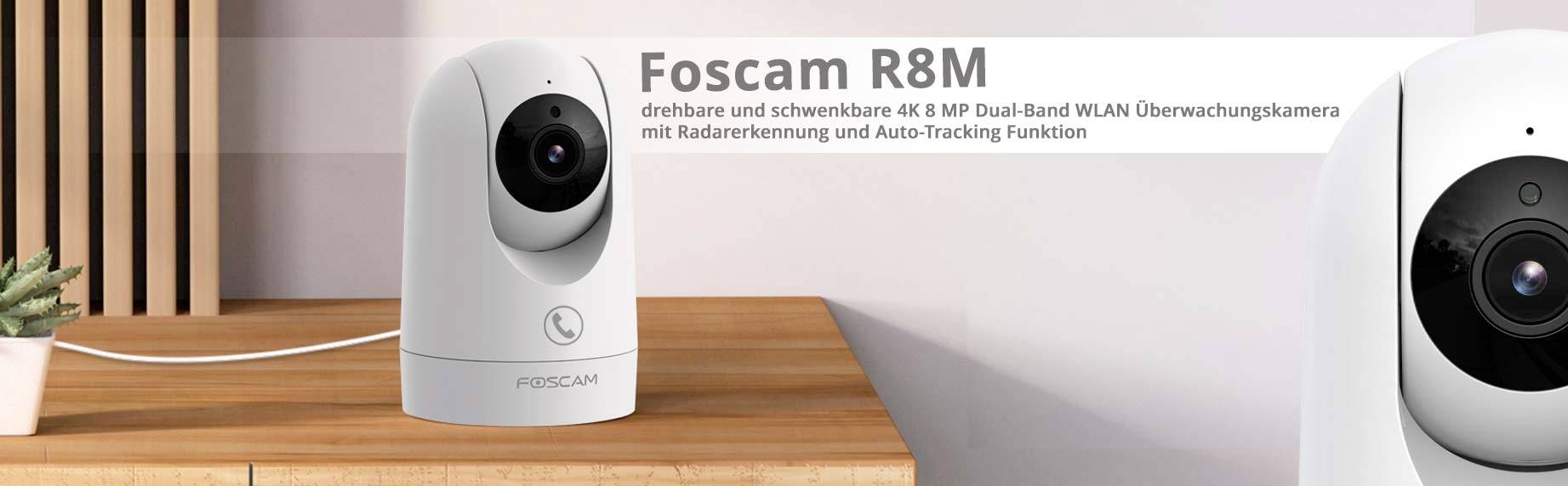 Überwachungskamera Foscam R8M auf Tisch. Text: 'Foscam R8M drehbare 4K Dual-Band WLAN Kamera mit Radarerkennung und Auto-Tracking'.
