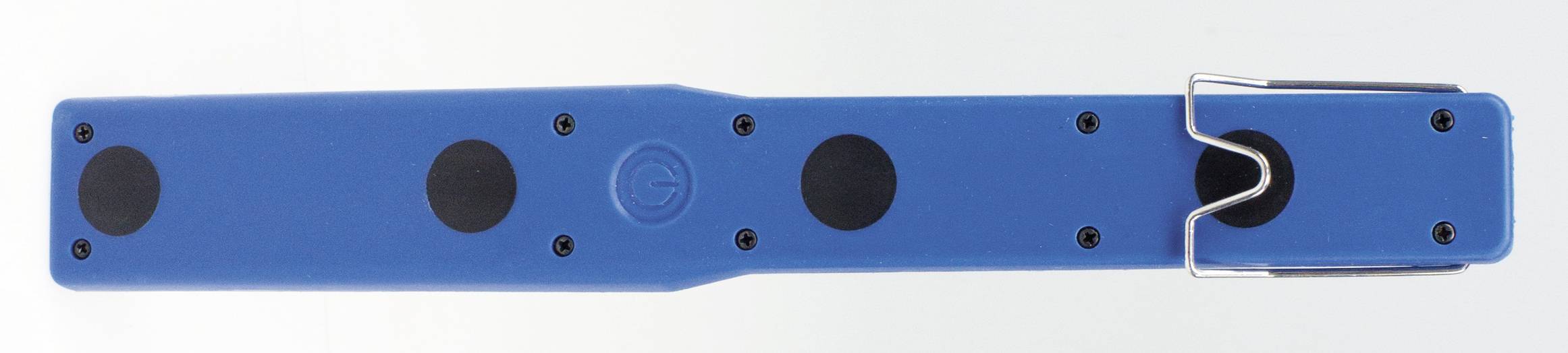 Langes, blaues Werkzeug mit schwarzem Griff und mehreren schwarzen runden Markierungen auf der Oberfläche.用途不明。