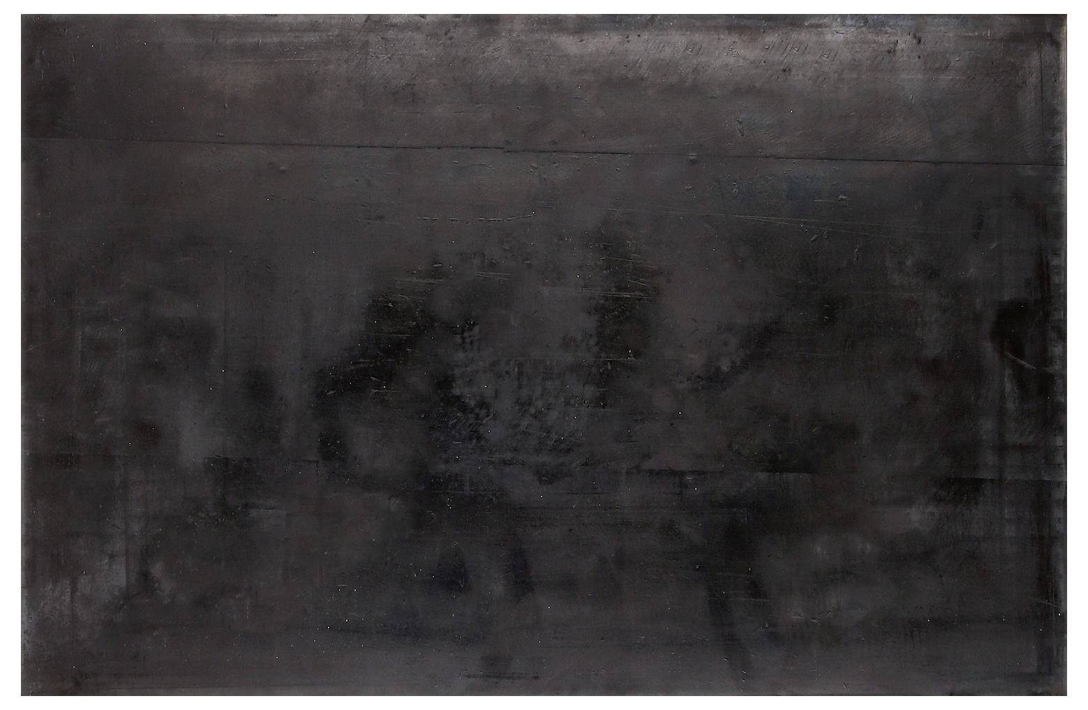 Ein dunkles, monochromes Gemälde mit einer rauen, texturierten Oberfläche. Es erzeugt ein Gefühl von Tiefe und Geheimnis.