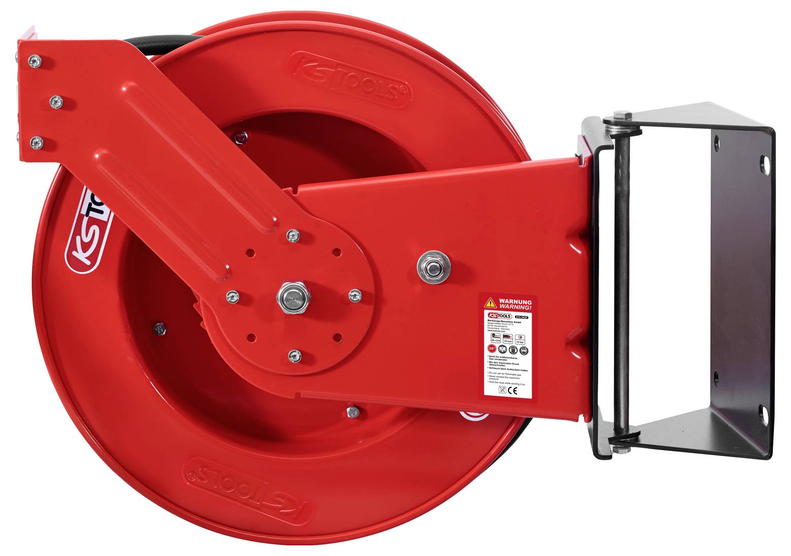 Eine rote Industrieschlauchrolle mit Metallhalterung, geeignet zur Wandmontage. Sicherheits- und Herstellerangaben sind auf einem Etikett sichtbar.