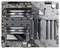 Eine Computer-Mainboard-Platine mit mehreren RAM-Steckplätzen, PCIe-Slots und Kühlkörpern für die Prozessor-Kühlung.