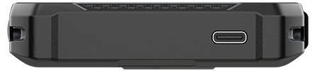 Eine Nahaufnahme einer schwarzen elektronischen Geräteseite mit einem USB-C-Anschluss rechts.