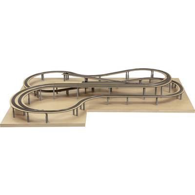 Eine komplexe Rennstreckenholzbahn auf einem Tisch, bestehend aus mehreren Schleifen und erhöhten Abschnitten. Ideal für Spielzeugautos.