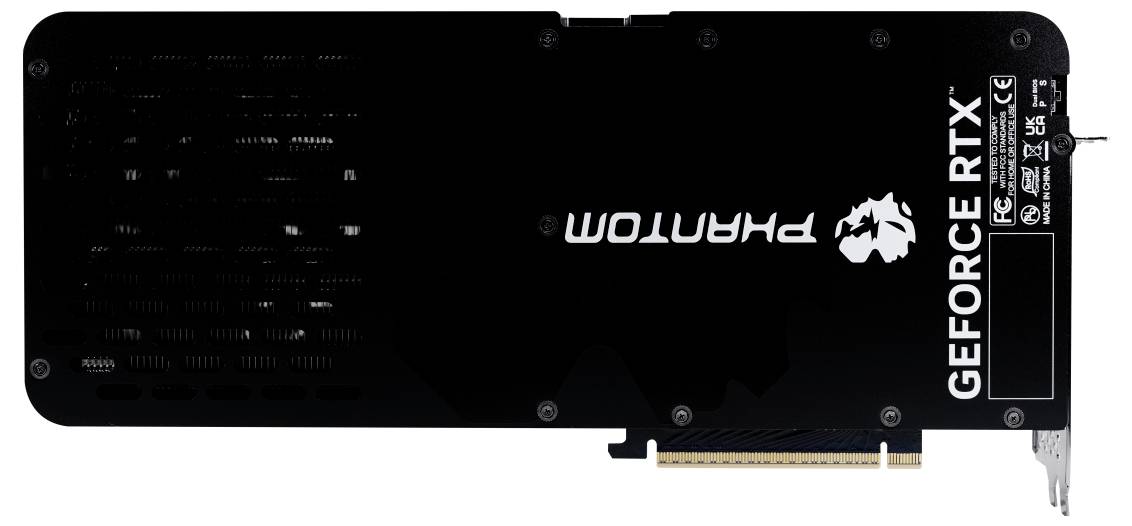 Grafikkarte mit schwarzer Abdeckung und 'GeForce RTX'-Beschriftung an der Seite, Logo eines Löwen sowie der Aufschrift 'Phantom'.