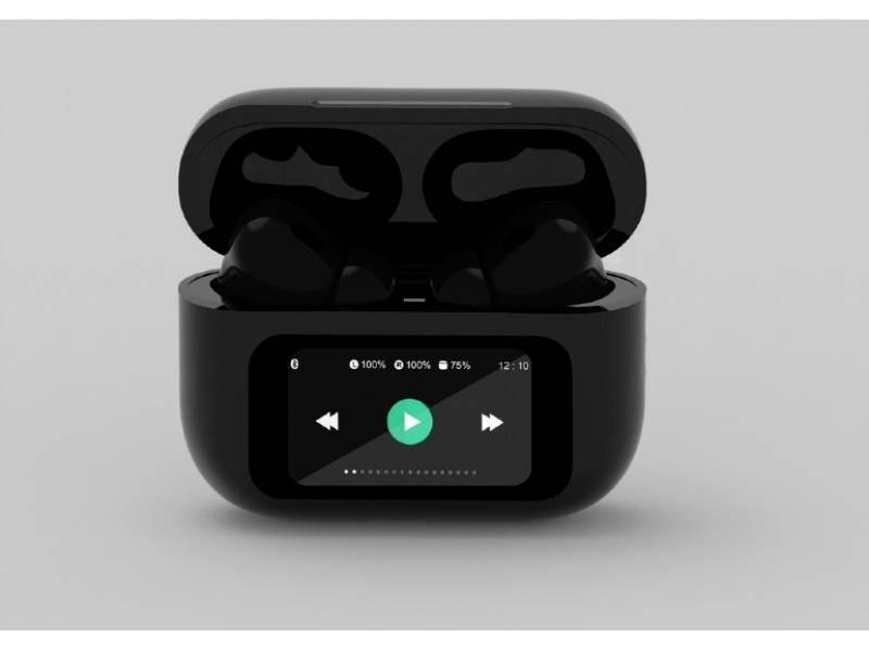 Schwarze In-Ear-Kopfhörer in offener Ladehülle mit Display, das ein Musik-Player-Symbol und Batteriestände von 100%, 100%, 100%, 75% anzeigt.