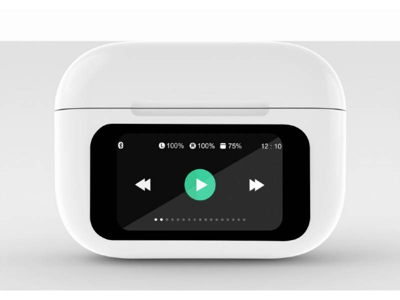 Weiße offene Kopfhörerhülle mit einem Display, das Musiksteuerungen anzeigt, einschließlich Wiedergabetaste und Batteriestandanzeige.