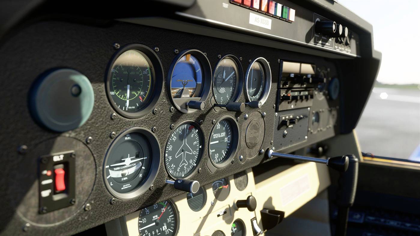 Instrumententafel eines Flugzeugs mit verschiedenen Anzeigen und Messgeräten für Höhe, Geschwindigkeit und Treibstoffstand.