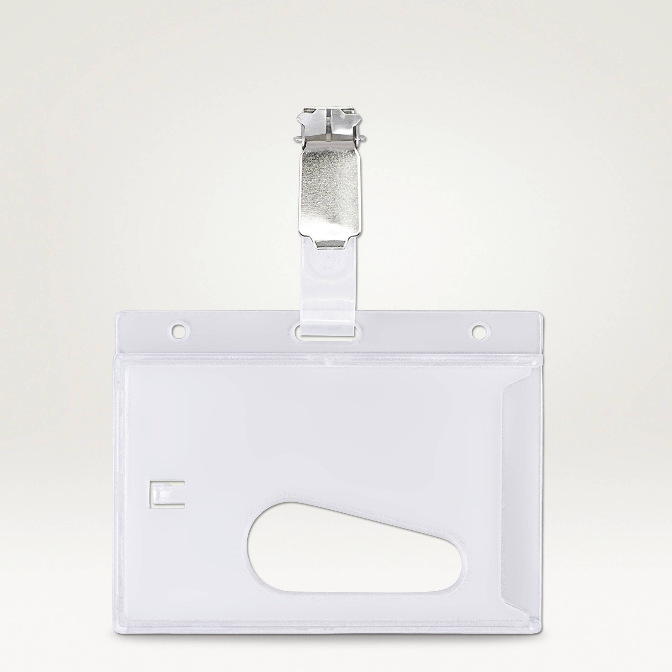 Leerer weißer Namensschildhalter mit Metallclip, vor hellem Hintergrund.