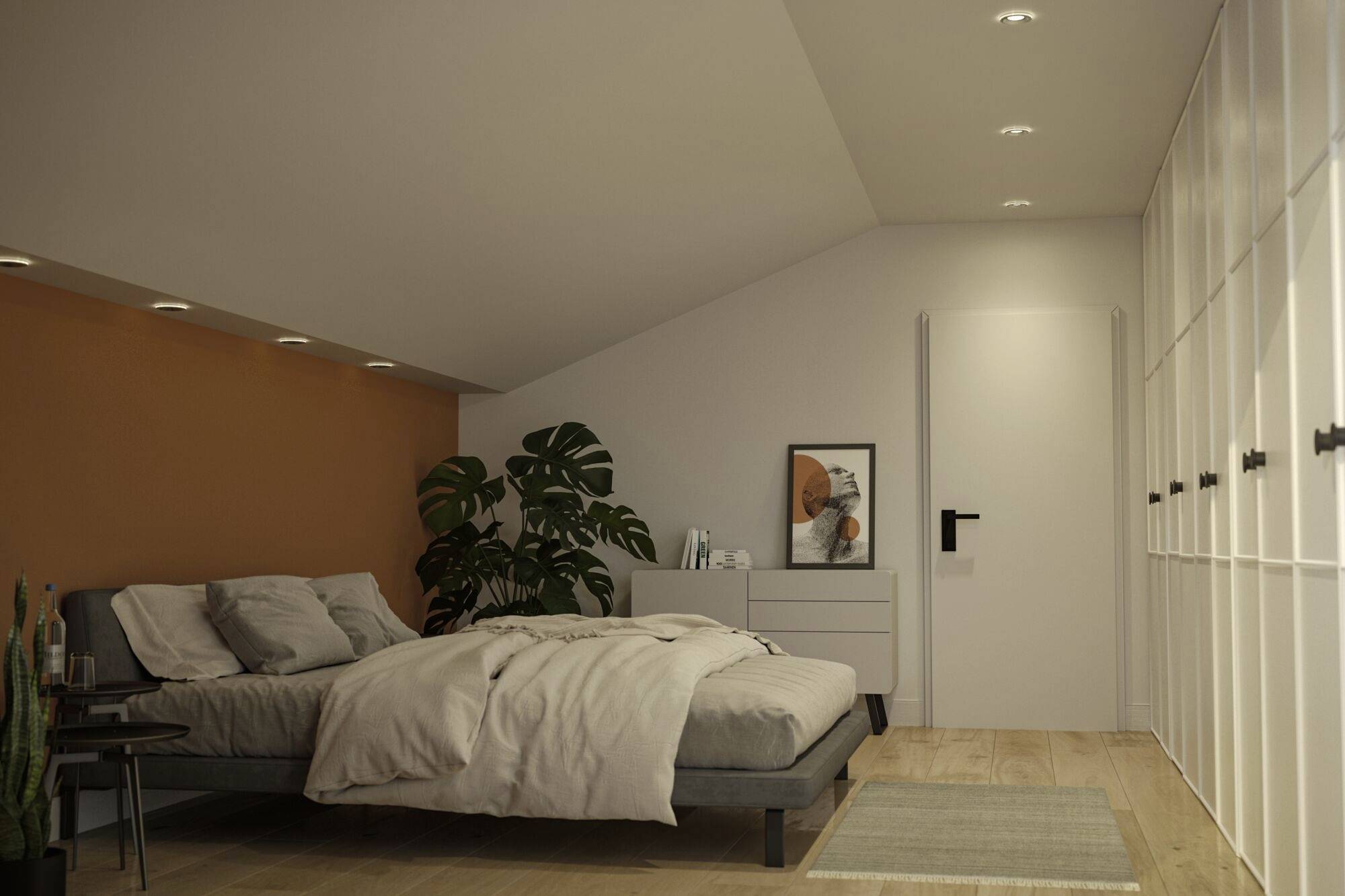 Ein modernes Schlafzimmer mit schräger Decke, grauem Bett, oranger Wand, Pflanze, und weißem Kleiderschrank. Ruhige, schlichte Einrichtung.
