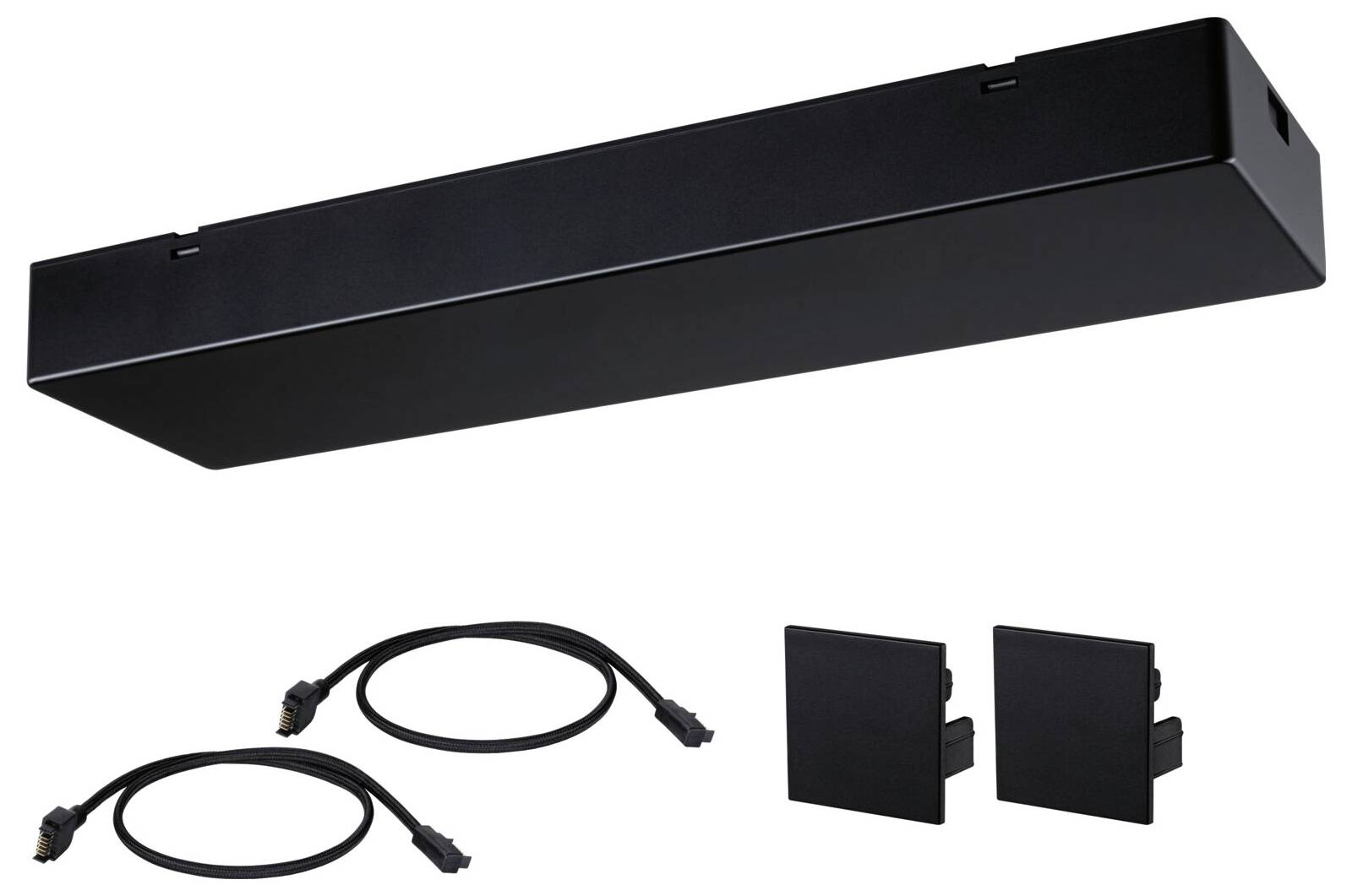 Schwarzes elektronisches Zubehörset: längliches Gehäuse, zwei Kabel, zwei quadratische Befestigungen. Geeignet für technische Installationen.