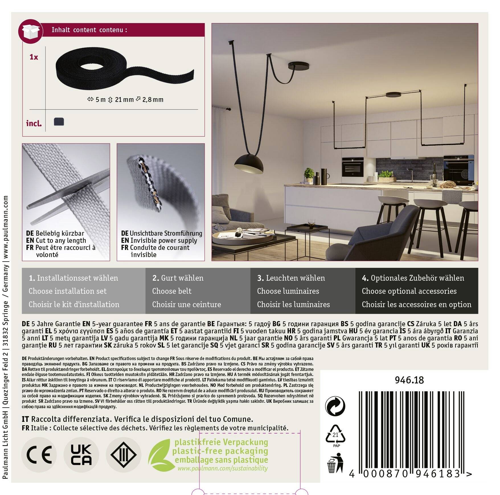 Ein Produktetikett zeigt eine schwarze Hängelampe von 90 cm Länge über einem modernen Wohnzimmer. Installationstipps und Garantieinfos sind enthalten.