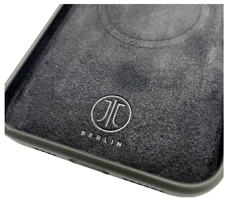 Smartphone-Hülle aus dunkelgrauem Material mit einem eingeprägten Logo und dem Schriftzug 'Berlin'.