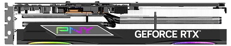 Grafikkarte mit Beschriftung 'PNY GEFORCE RTX'. Oberansicht zeigt Kühlkomponenten und Stromanschlüsse. Design mit RGB-Beleuchtung.