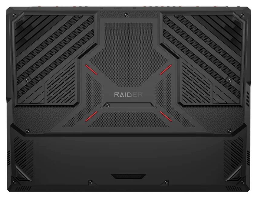 Rückseite eines Laptops mit futuristischem Design und roten Akzenten. Marke 'Raider' sichtbar in der Mitte.