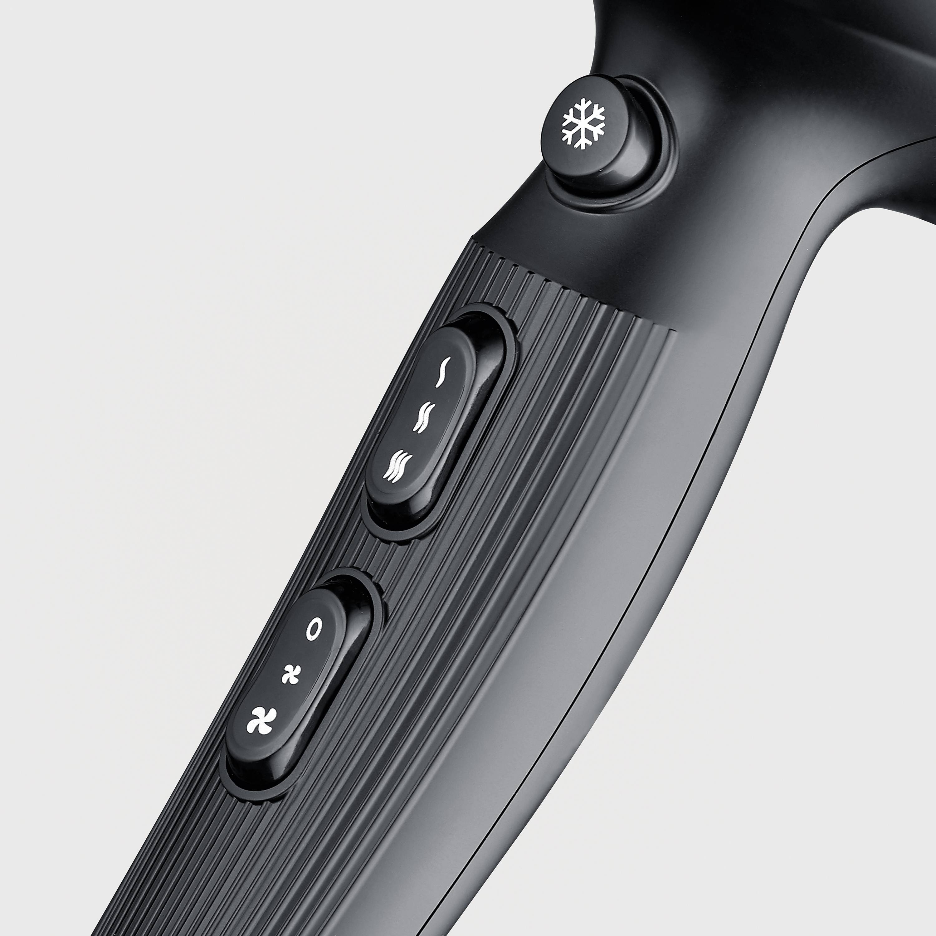 Schwarzer Haartrocknergriff mit drei Symbolen: Lüfter, Heizung, Kälte. Oben Eissymbol für Kaltluft. Ergonomisches Design.