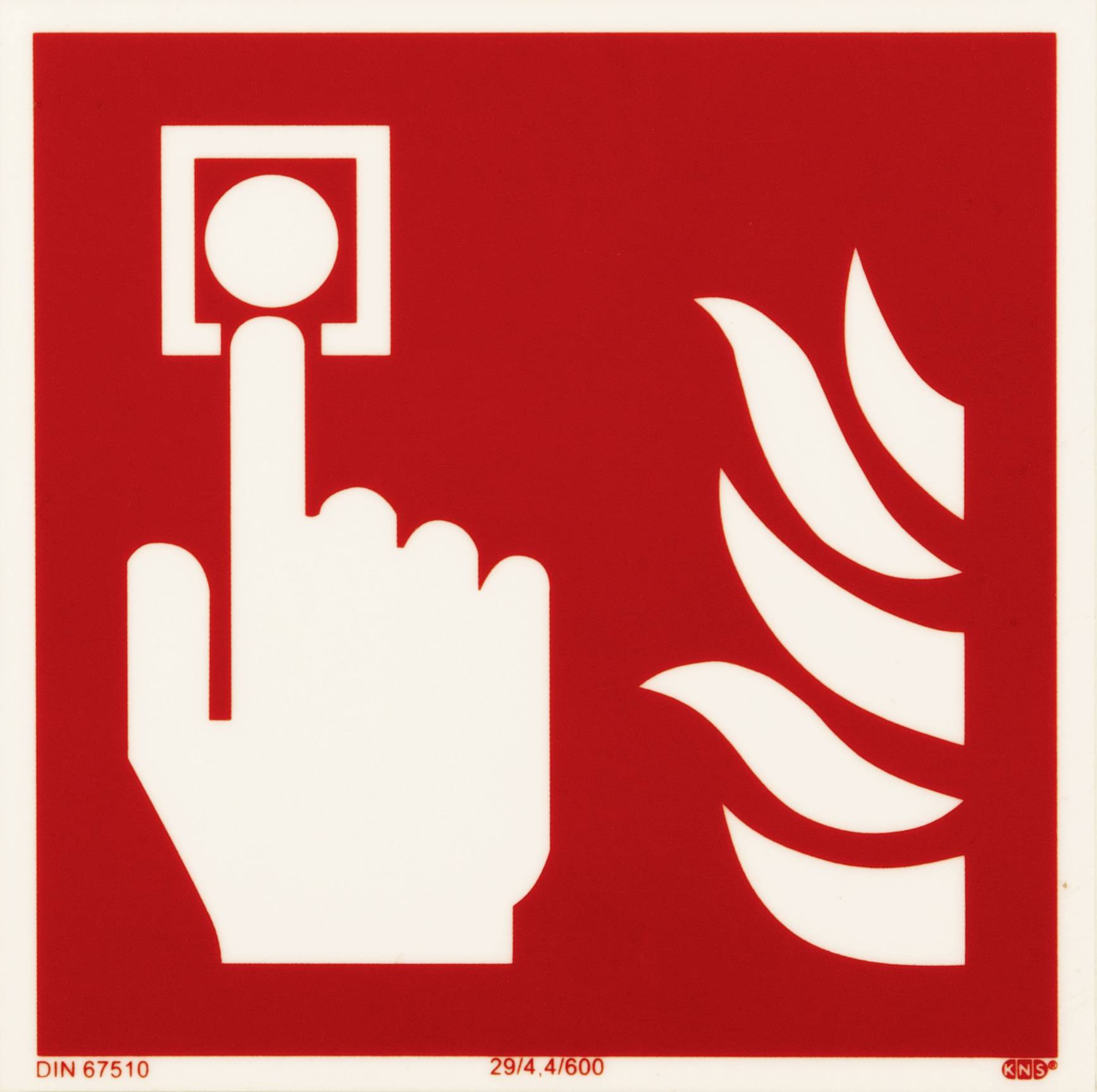 Ein Piktogramm zeigt eine Hand, die einen Feueralarmknopf drückt. Rechts sind Flammensymbole dargestellt, was auf Feuergefahr hinweist.