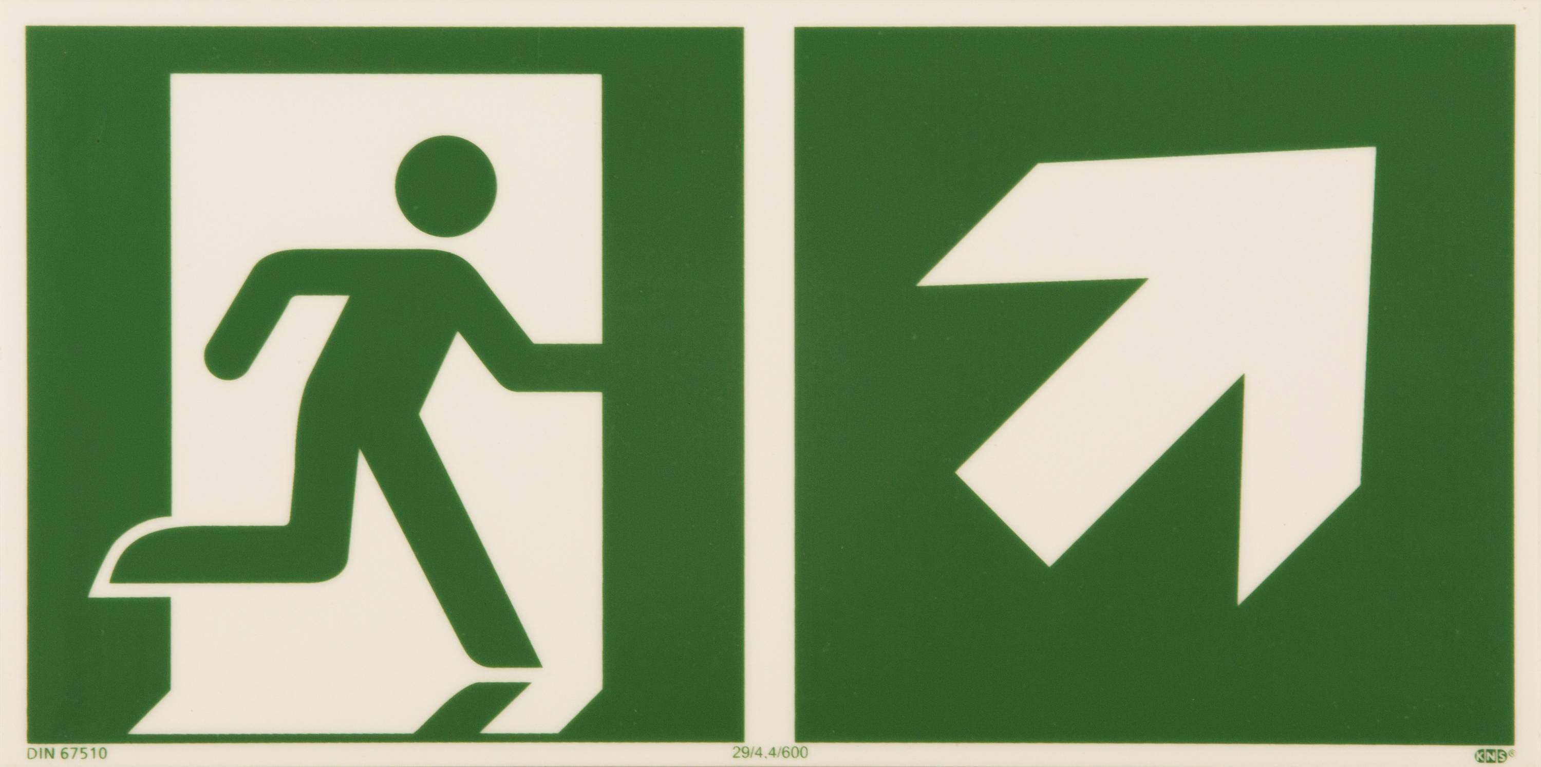 'Eingang links: Piktogramm einer rennenden Person durch Tür. Rechts: Pfeil zeigt diagonal nach oben rechts.'