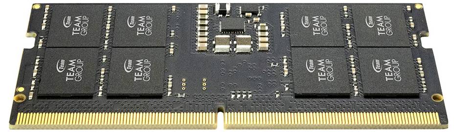Ein RAM-Modul mit mehreren Speicherchips auf einer Leiterplatte, verwendet für die Datenspeicherung in Computern.