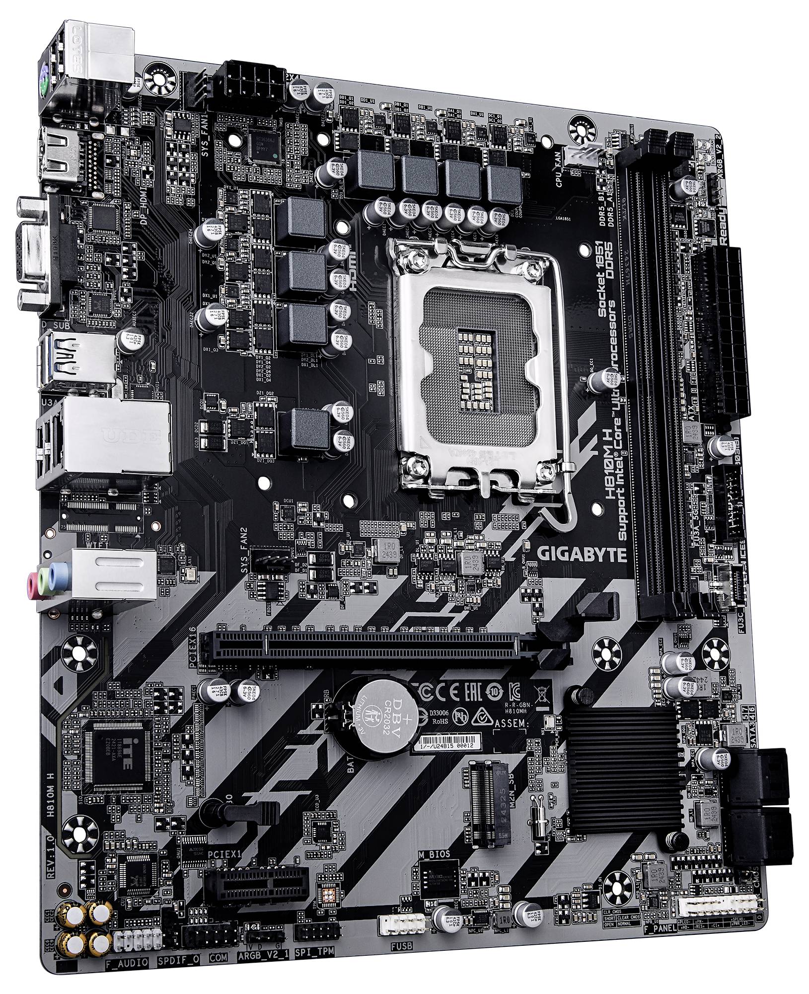 Ein schwarz-graues Motherboard mit zahlreichen Anschlüssen, einem CPU-Sockel in der Mitte und mehreren RAM-Steckplätzen auf der rechten Seite.