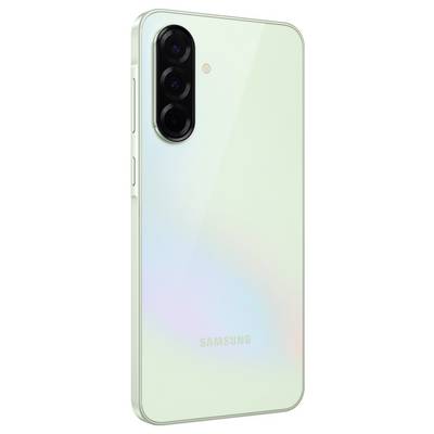 Ein Smartphone von hinten in einer hellen Farbe mit drei Kameralinsen und dem Markennamen 'Samsung' auf der Rückseite.