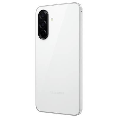 Rückansicht eines weißen Smartphones mit drei Kameralinsen und einem Blitzlicht auf der linken Seite.