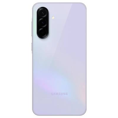 Ein silberfarbenes Smartphone von Samsung mit drei Kameralinsen auf der Rückseite und schimmerndem Gehäuse.